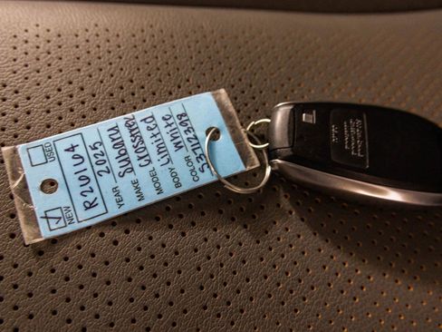 Used 2025 Subaru Crosstrek 2.5i Limited w/ Crosstrek Mirror Package image 33