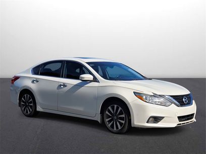 Used 2017 Nissan Altima 2.5 SV w/ Convenience Package