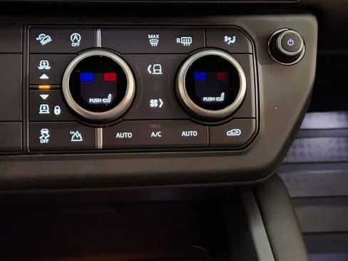 New 2026 Land Rover Defender 110 X-Dynamic SE AWD/4WD image 31