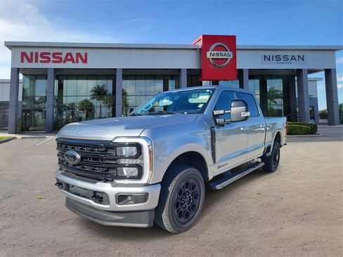 Used 2024 Ford F250 Lariat w/ Black Appearance Package image 9
