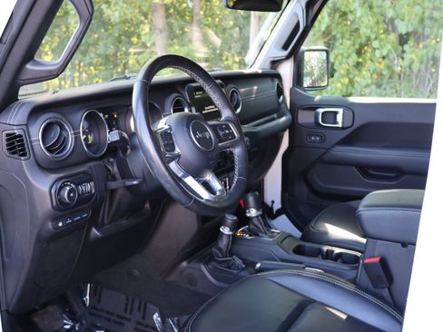 Used 2022 Jeep Wrangler Unlimited Sahara w/ Cold Weather Group AWD/4WD image 36