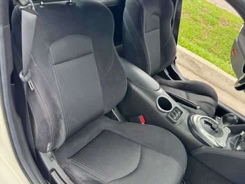 Used 2017 Nissan 370Z Coupe RWD image 15