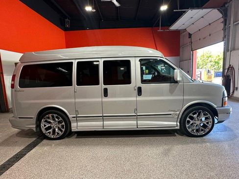 Used 2003 GMC Savana 1500 AWD w/ Preferred Equipment Group 4 image 2