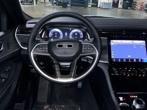 New 2025 Jeep Grand Cherokee Limited w/ Luxury Tech Group II image 12