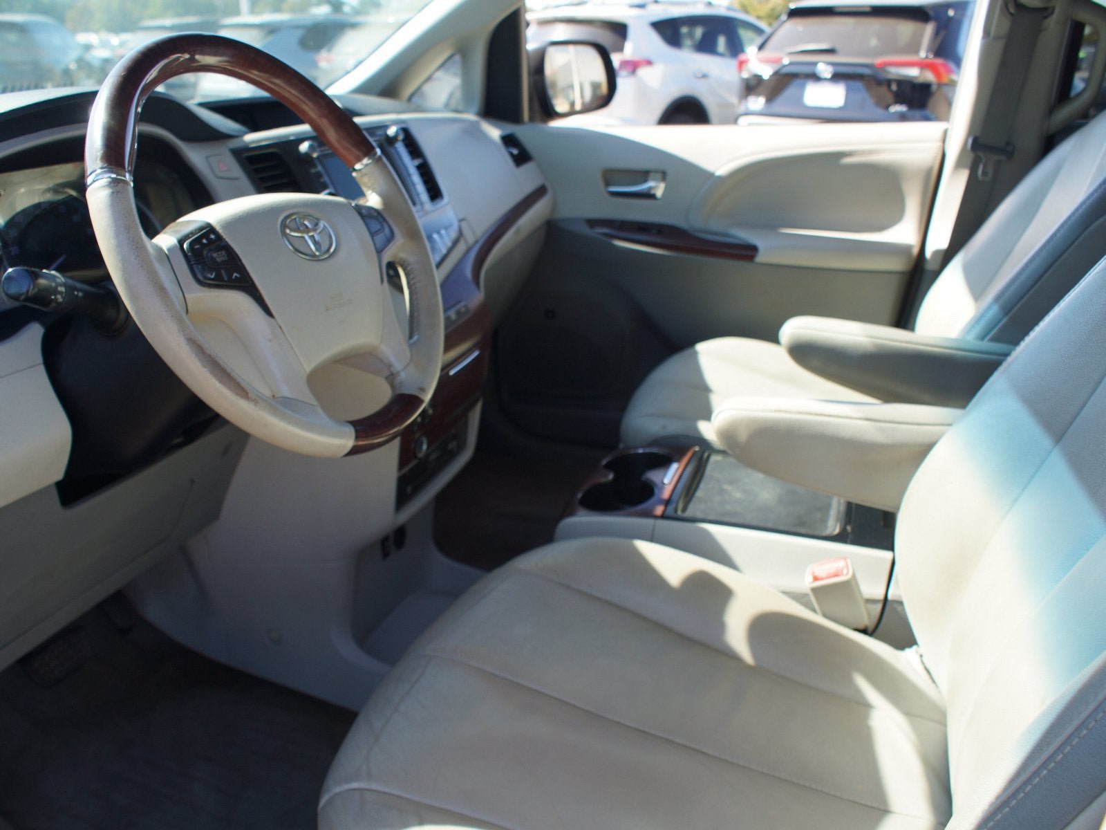 Used 2013 Toyota Sienna Limited w/ Premium Pkg AWD/4WD image 6