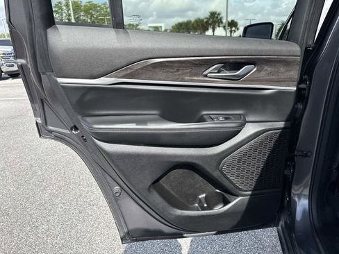 Used 2025 Jeep Grand Cherokee Limited RWD image 9