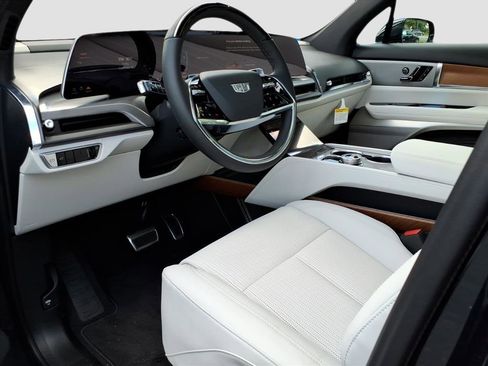 New 2026 Cadillac Vistiq Luxury w/ LPO, Floor Liner Package image 12