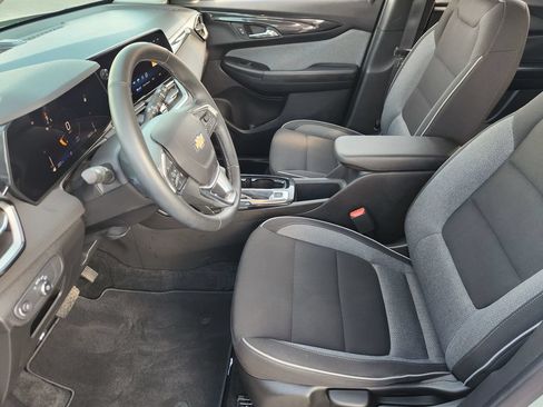 Used 2025 Chevrolet TrailBlazer LT w/ LT Cold Weather Package FWD image 15