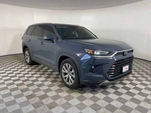 Used 2024 Toyota Grand Highlander Limited image 17