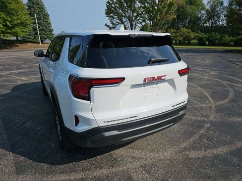 Used 2026 GMC Terrain Elevation AWD/4WD image 3