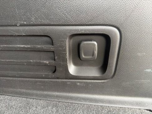 Used 2023 Chevrolet Traverse LT AWD/4WD image 13