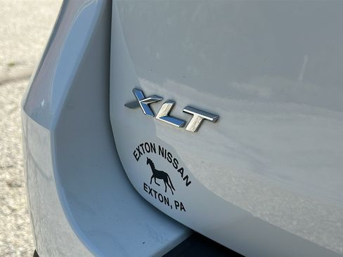 Used 2022 Ford Explorer XLT w/ Equipment Group 202A AWD/4WD image 10