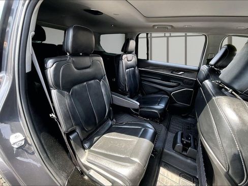 Used 2022 Jeep Grand Cherokee L Limited w/ Black Appearance Package AWD/4WD image 27