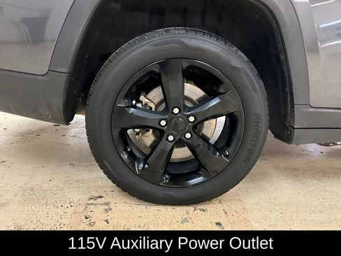 Certified 2023 Jeep Grand Cherokee L Laredo image 18