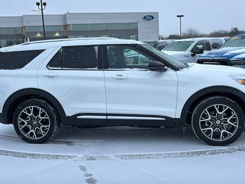 Used 2025 Ford Explorer Platinum w/ Ultimate Package image 28