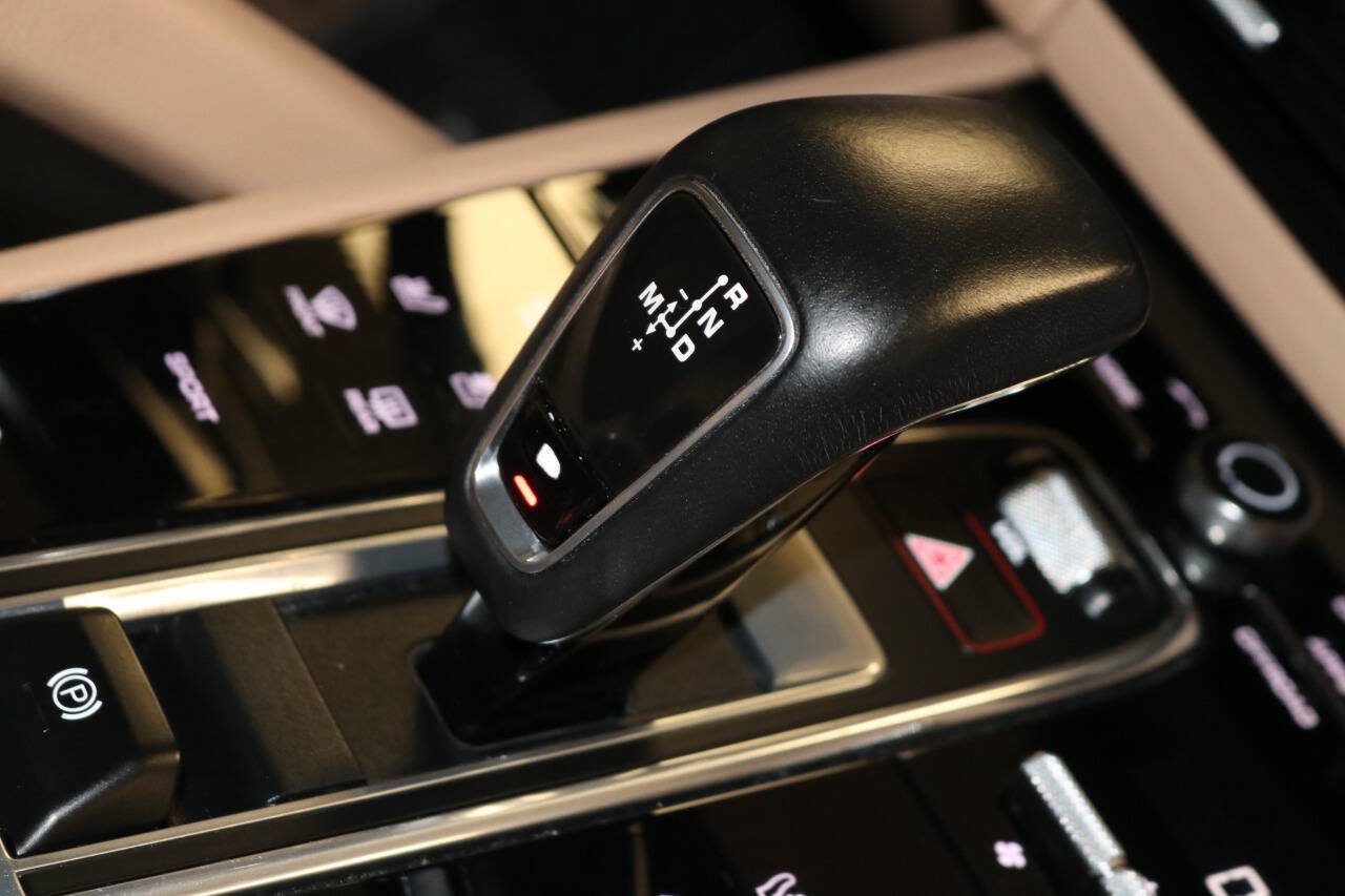 Used 2020 Porsche Cayenne Turbo AWD/4WD image 51