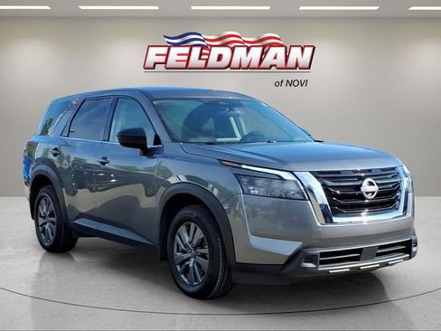 Used 2025 Nissan Pathfinder S AWD/4WD image 8