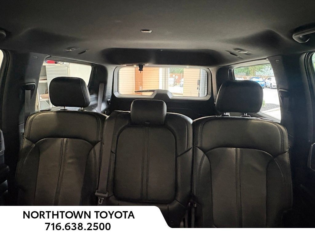 Used 2024 Jeep Wagoneer Series II w/ Flexible Seating Group RWD image 5