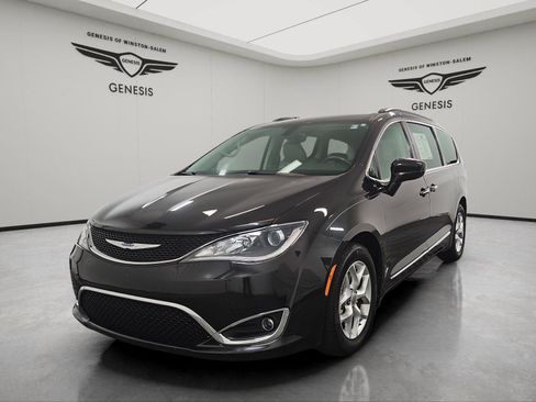 Used 2017 Chrysler Pacifica Touring-L w/ Tire & Wheel Group FWD image 1