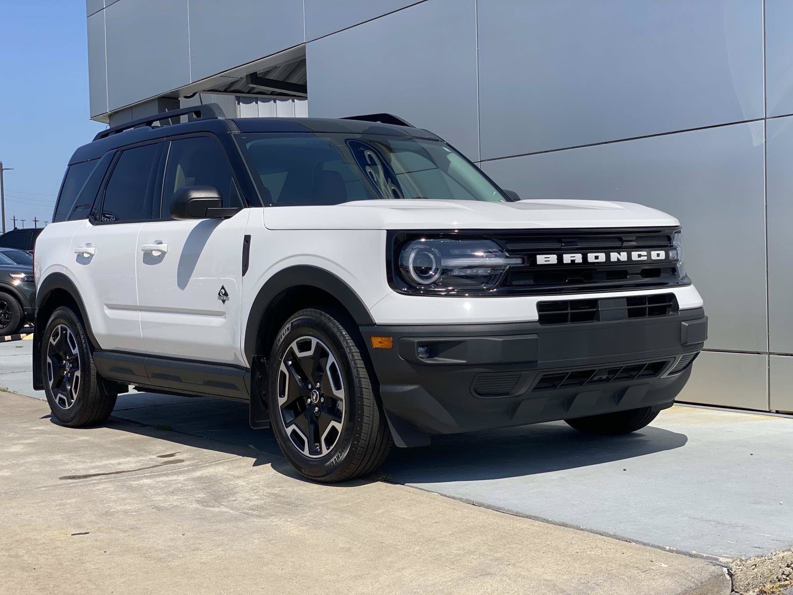 Used 2022 Ford Bronco Sport Outer Banks w/ Tech Package AWD/4WD image 2