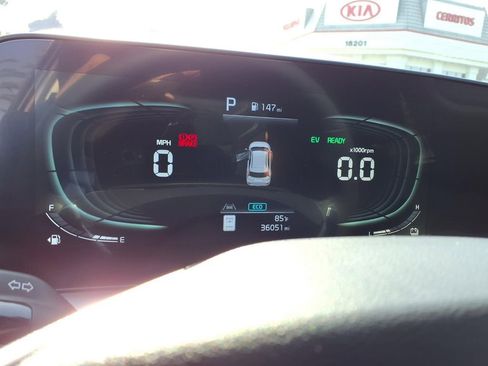 Certified 2024 Kia Niro EX FWD image 12