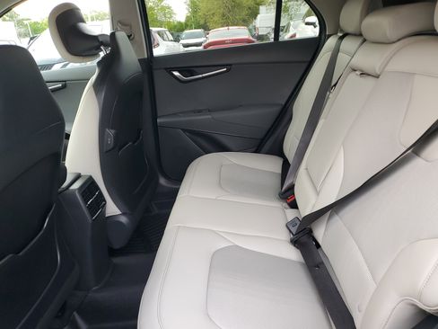 Used 2025 Kia Niro EX image 11