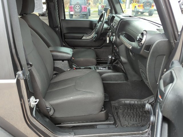 Used 2017 Jeep Wrangler Sport AWD/4WD image 16
