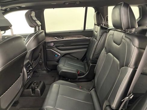 Used 2021 Jeep Grand Cherokee L Overland w/ Luxury Tech Group IV AWD/4WD image 18