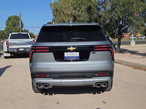 Used 2025 Chevrolet Traverse LT w/ Enhanced Driving Package FWD image 7