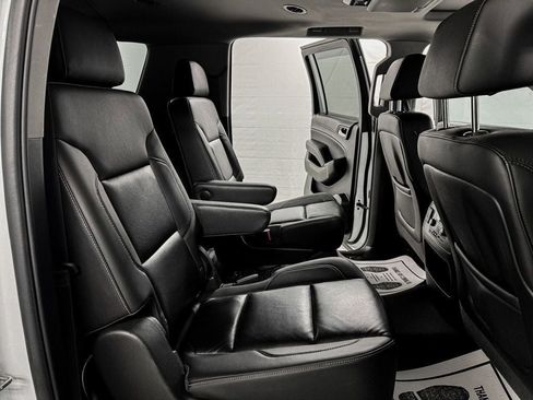 Used 2015 Chevrolet Suburban LT image 12