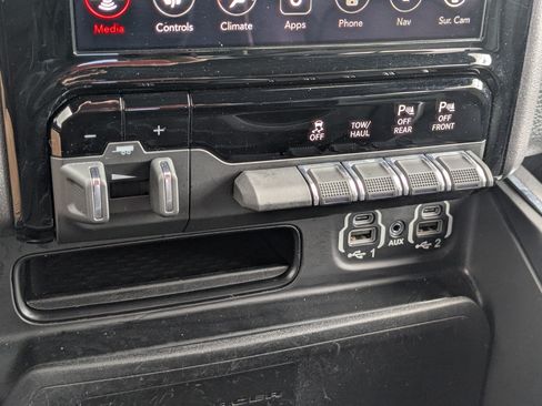 Used 2021 RAM 1500 Laramie AWD/4WD image 25