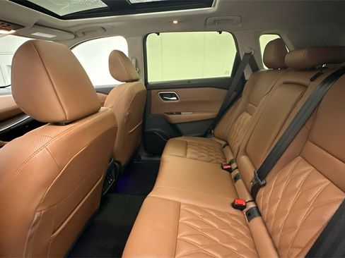 Used 2026 Nissan Rogue Platinum w/ Platinum Premium Package image 10