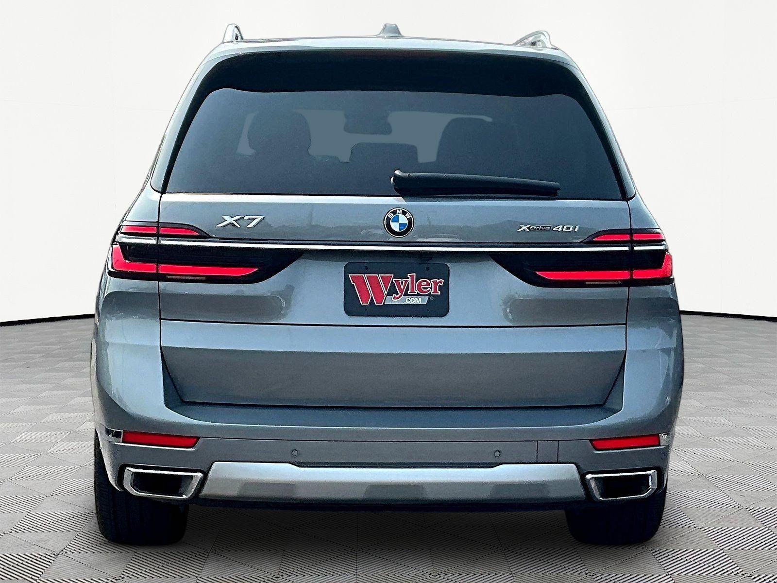 Used 2024 BMW X7 xDrive40i w/ Premium Package AWD/4WD image 5