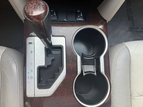Used 2012 Toyota Camry XLE FWD image 32