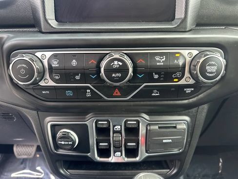 Used 2023 Jeep Wrangler Unlimited Sahara w/ Cold Weather Group AWD/4WD image 35