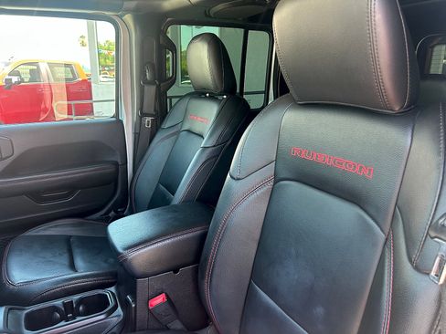 Used 2018 Jeep Wrangler Unlimited Rubicon AWD/4WD image 12