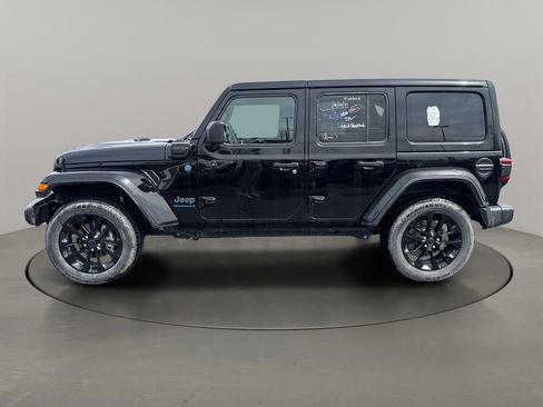 Used 2025 Jeep Wrangler Unlimited Sahara w/ Safety Group image 4