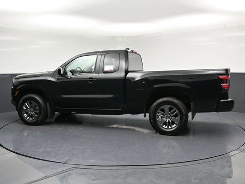 Used 2025 Nissan Frontier SV image 27