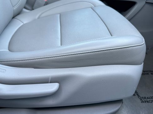 Used 2023 GMC Acadia SLT image 24