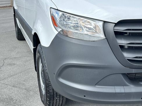 Used 2022 Mercedes-Benz Sprinter 1500 image 11