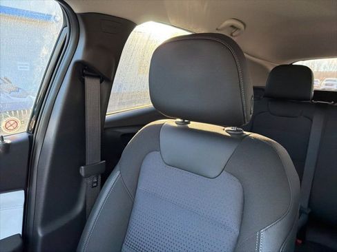 Used 2025 Chevrolet Trax LT w/ LT Convenience Package image 49