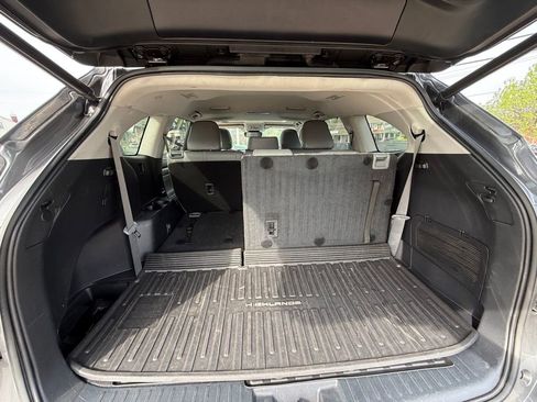 Used 2022 Toyota Highlander XLE AWD/4WD image 26