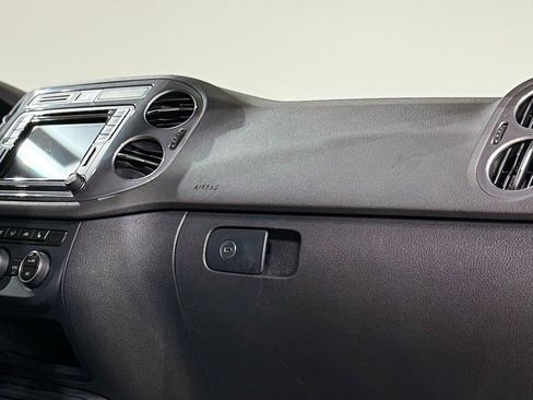 Used 2017 Volkswagen Tiguan Sport image 59