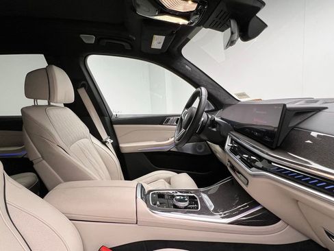 Certified 2025 BMW X7 M60i AWD/4WD image 7