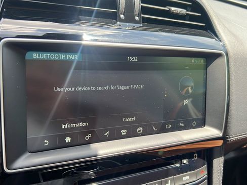 Used 2018 Jaguar F-PACE Portfolio AWD/4WD image 19