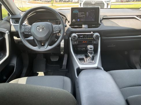 Used 2025 Toyota RAV4 LE FWD image 28