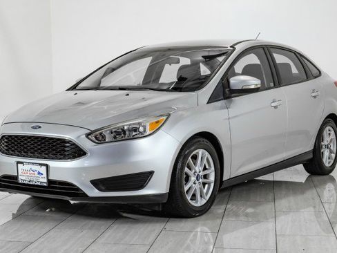 Used 2015 Ford Focus SE image 4