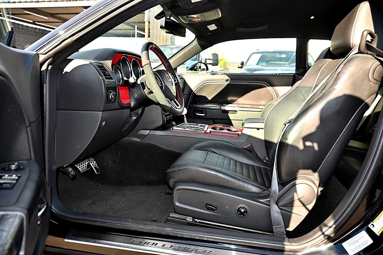 Used 2011 Dodge Challenger R/T RWD image 9