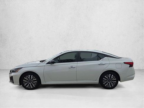 Used 2025 Nissan Altima 2.5 SV FWD image 9