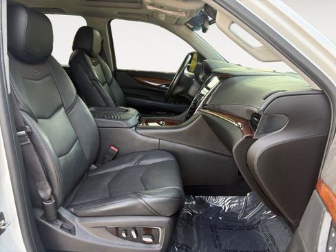 Used 2016 Cadillac Escalade ESV Premium AWD/4WD image 2